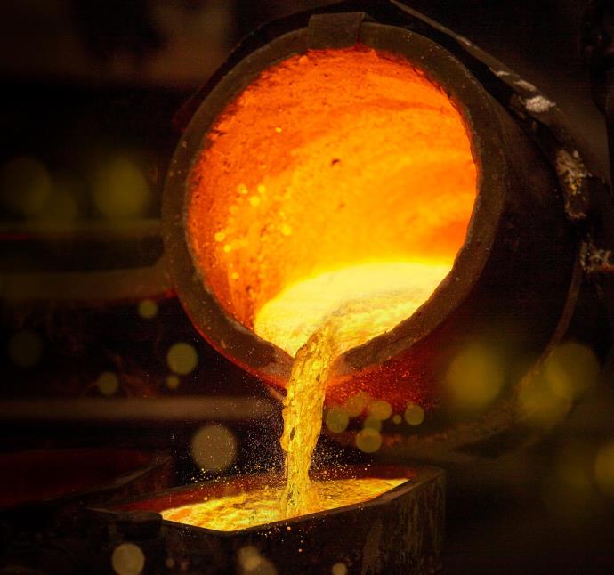 A refinery gold pour at the Perth Mint