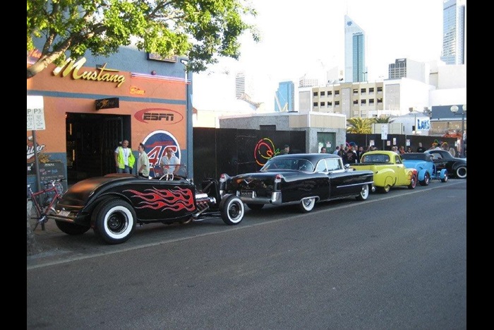 Living Northbridge Mustang Bar