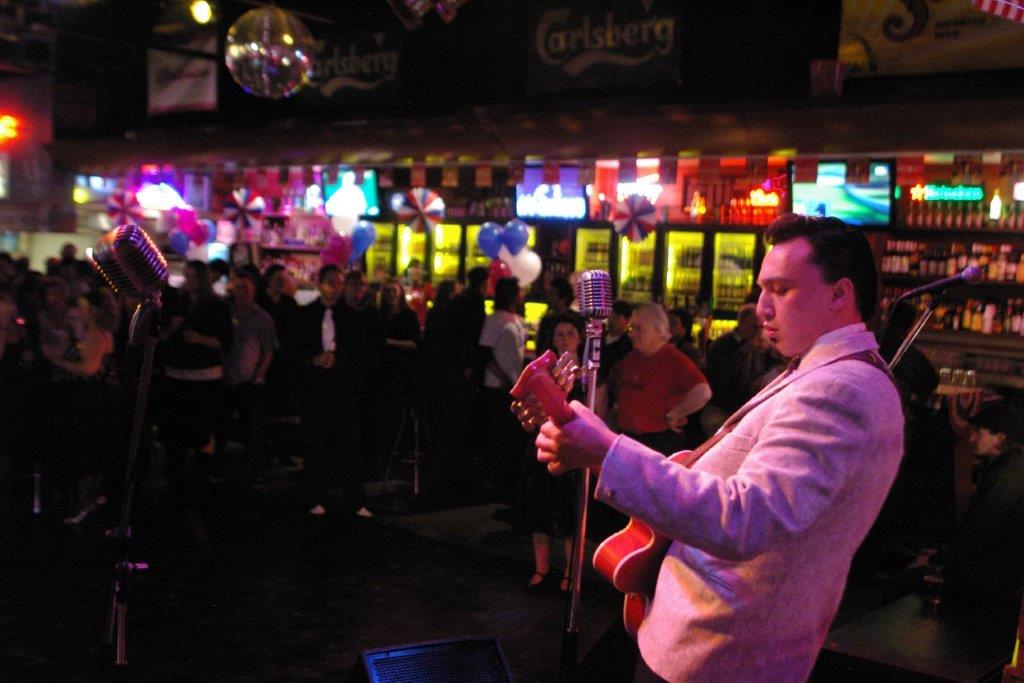 Living Northbridge Mustang Bar