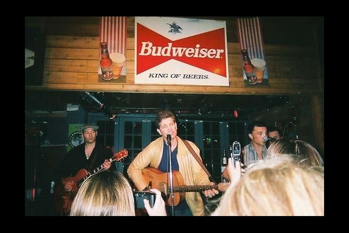 Living Northbridge Mustang Bar